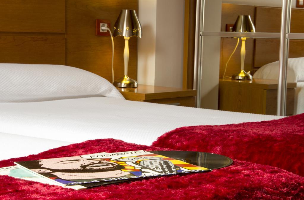 Apartamentos Cean Bermudez Gijón Esterno foto